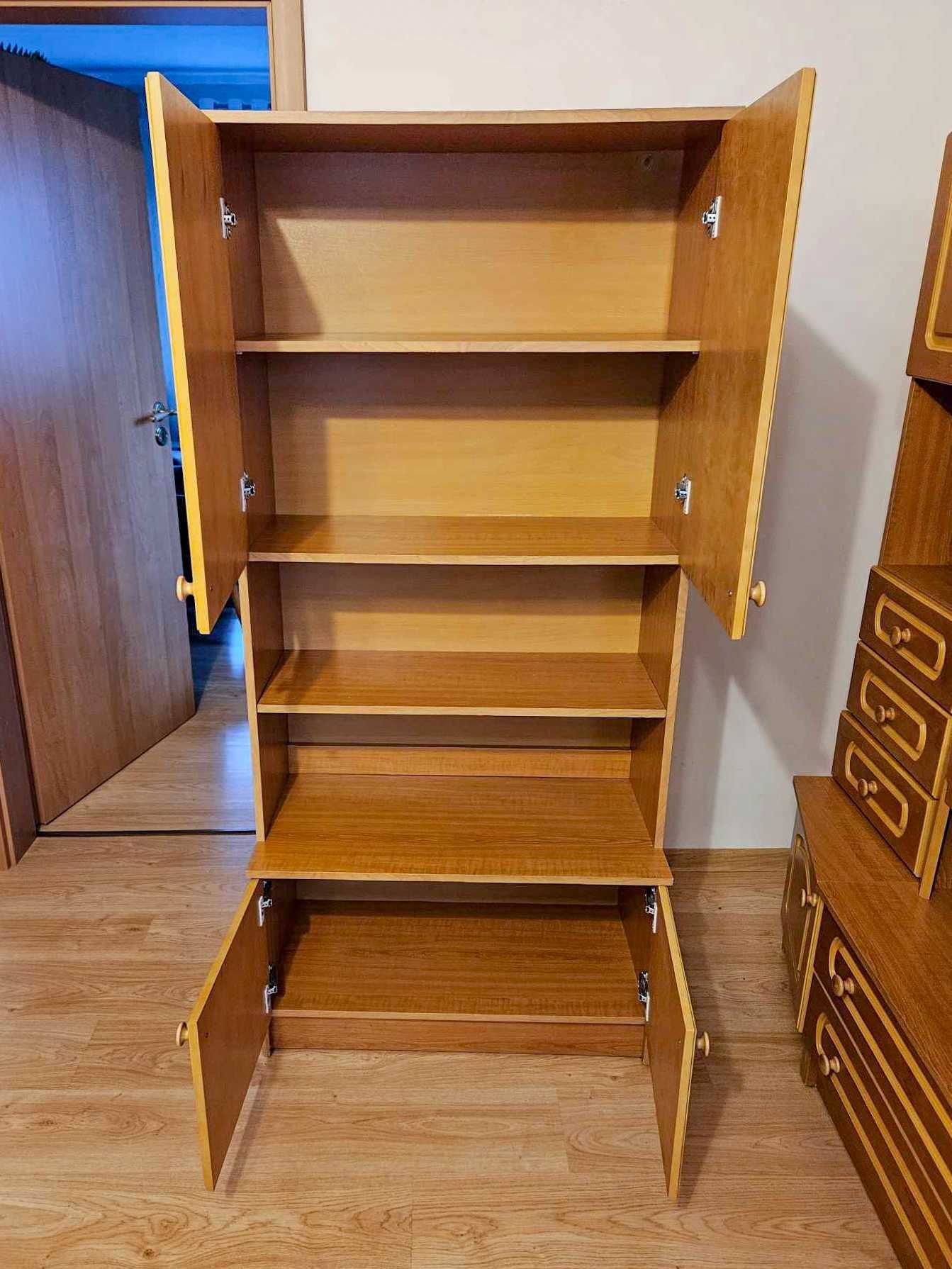 Ładny zestaw mebli do salonu