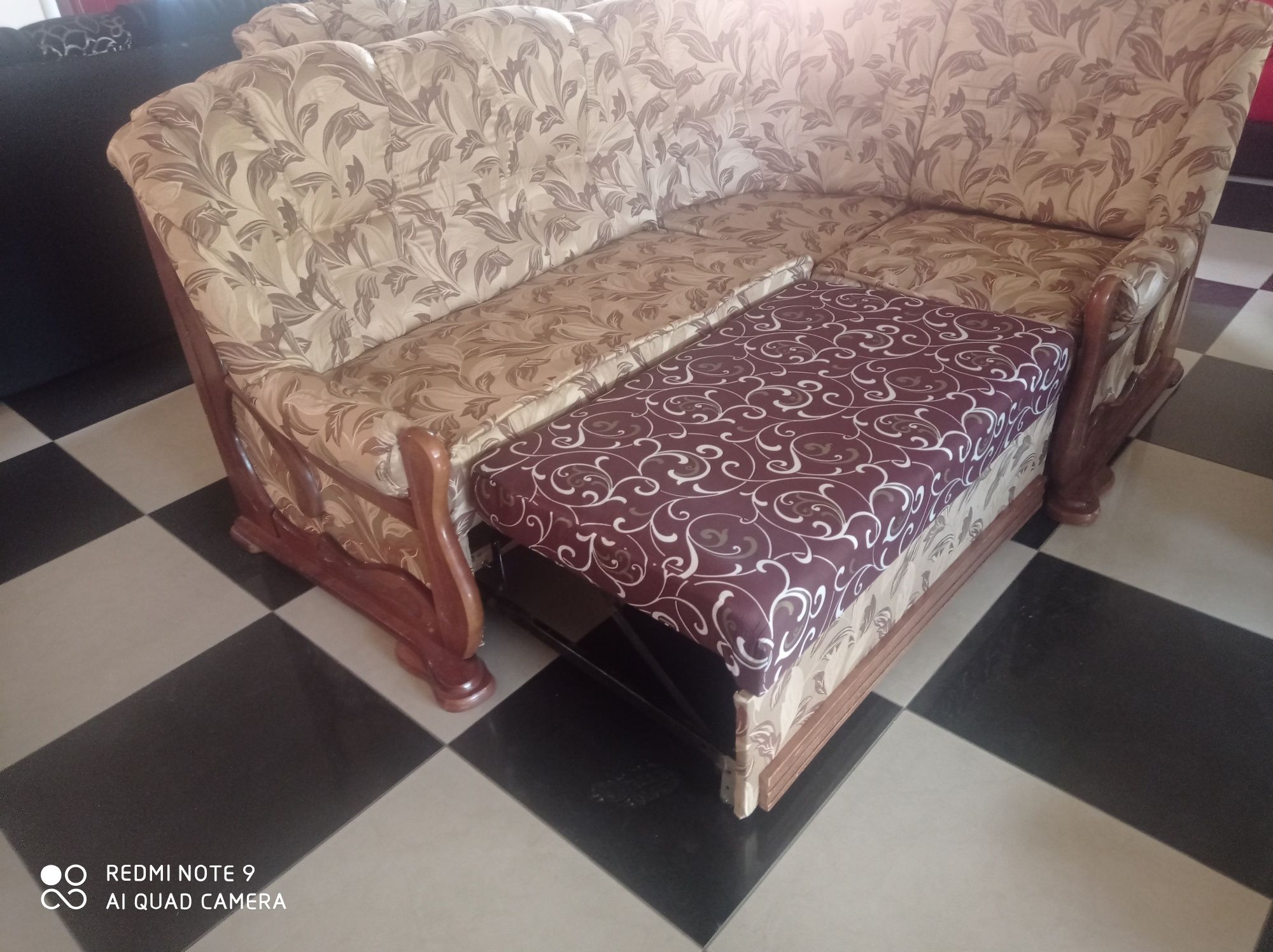 Диван розкладний кутовий в Ідеальному стані перешитий новою тканиною