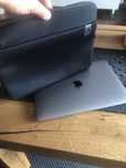 pokrowiec etui czarne Wloska jskosc do macbook 13”