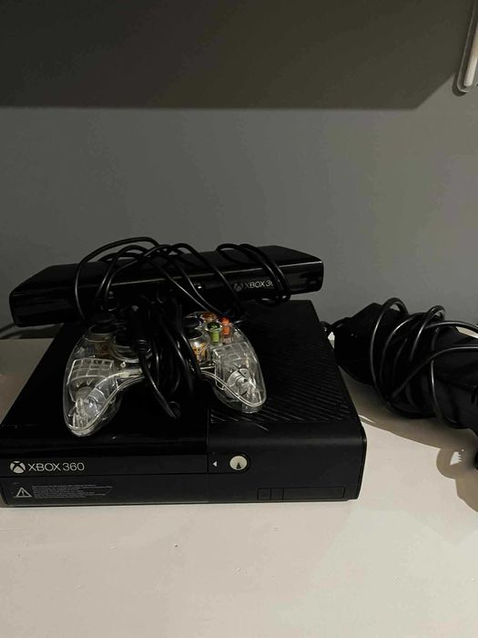 Sprzedam Xbox 360 + podświetlany pad