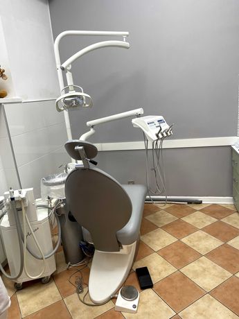 Стоматологічна установка Diplomat виробництва Chirana Dental