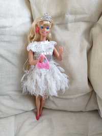 Biała sukienka dla lalki barbie