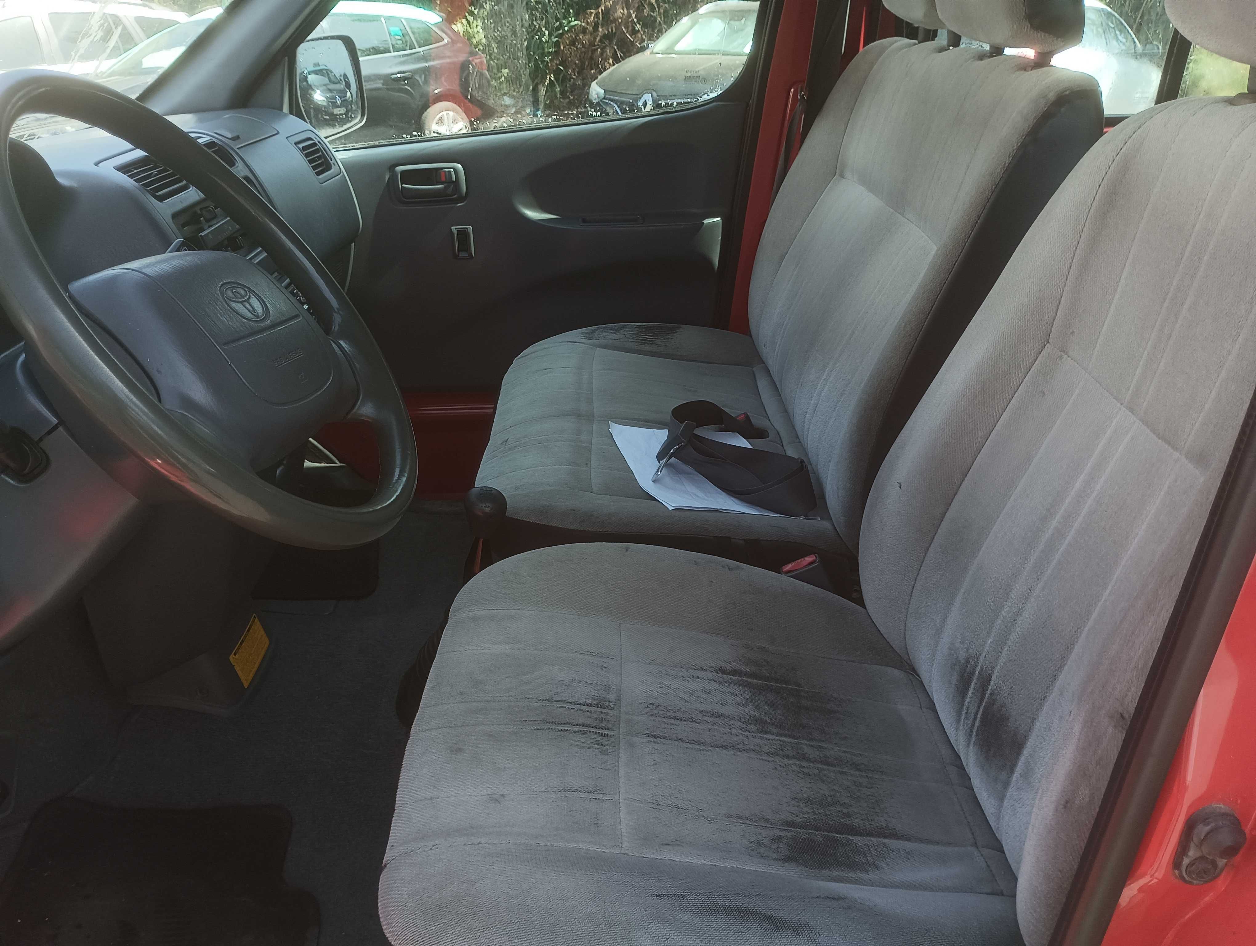 Toyota HiAce 9 lugares