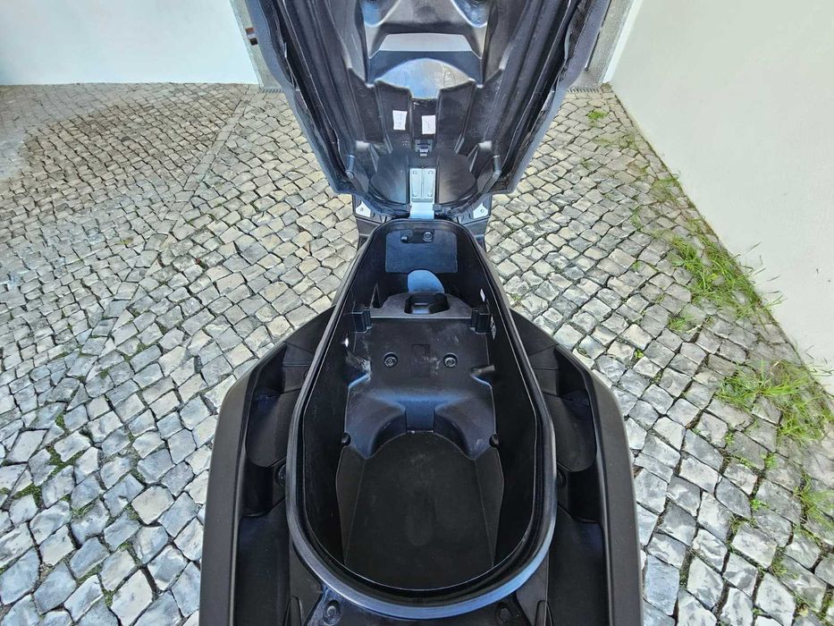 Yamaha X-MAX 400 ABS TCS de 2019 com 10.650 kms