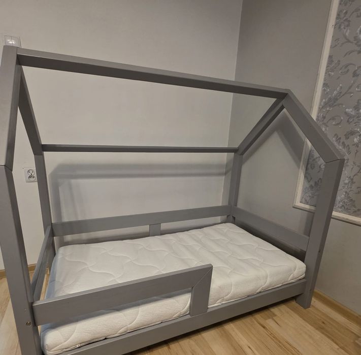 Łóżko dziecięce domek 70x140 z materacem