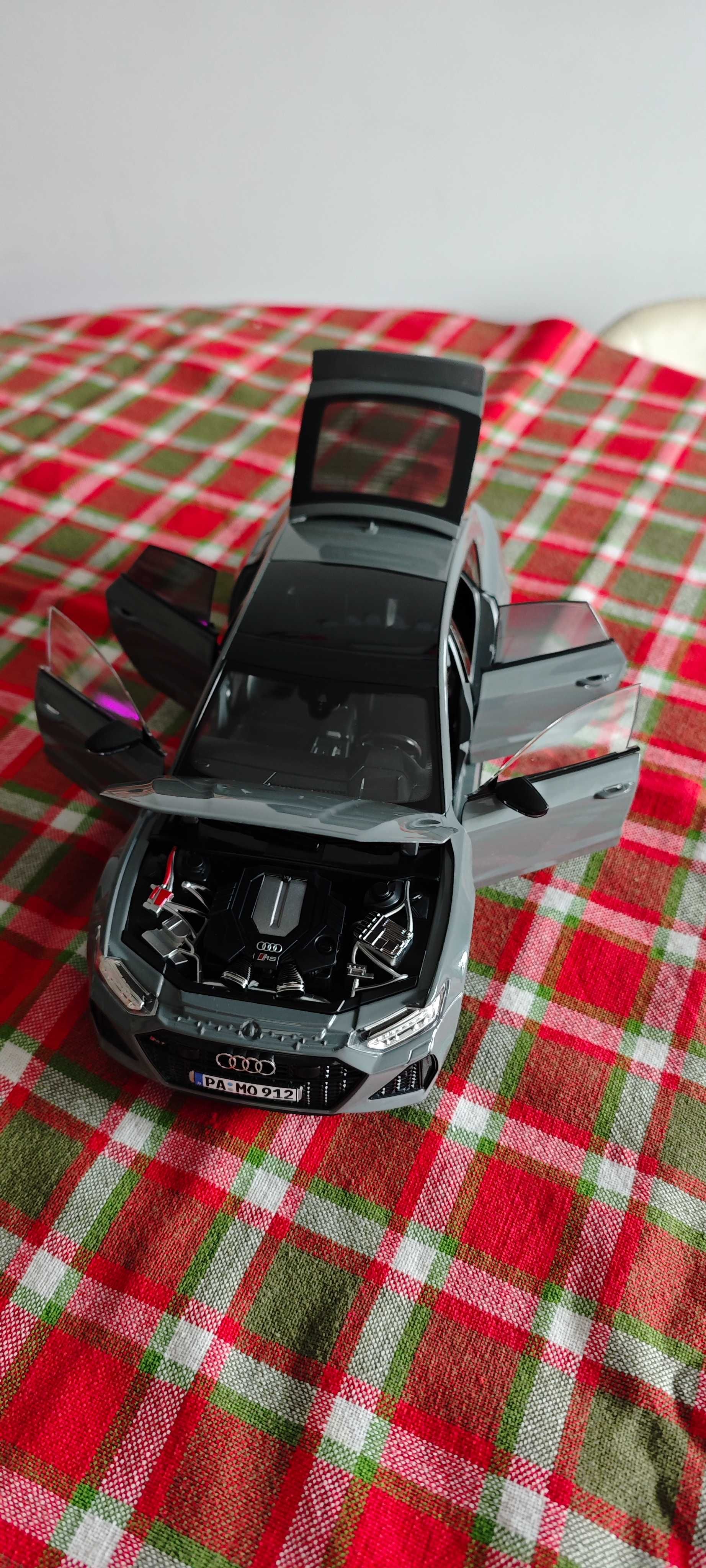 Model Audi RS7 Sportback skala 1:18 z oświetleniem P/T pilot szare