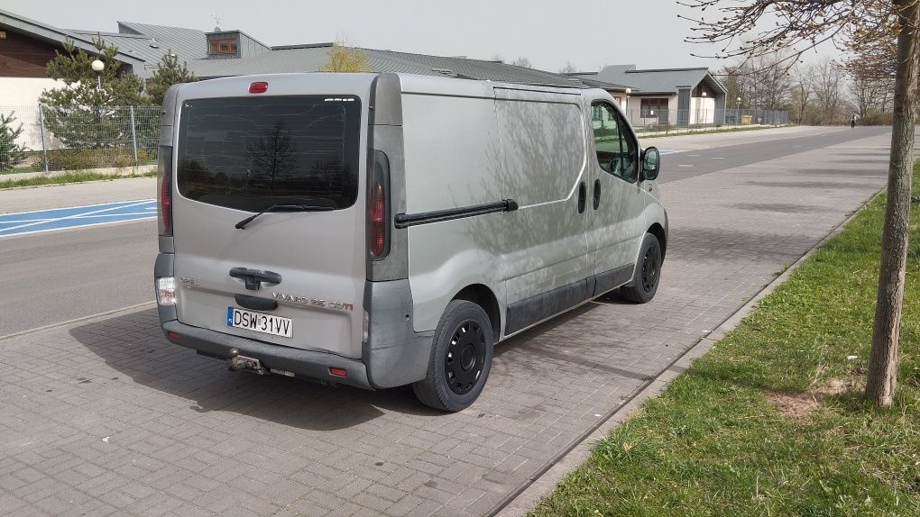 Vivaro 2.5 dCi 135km z klimą