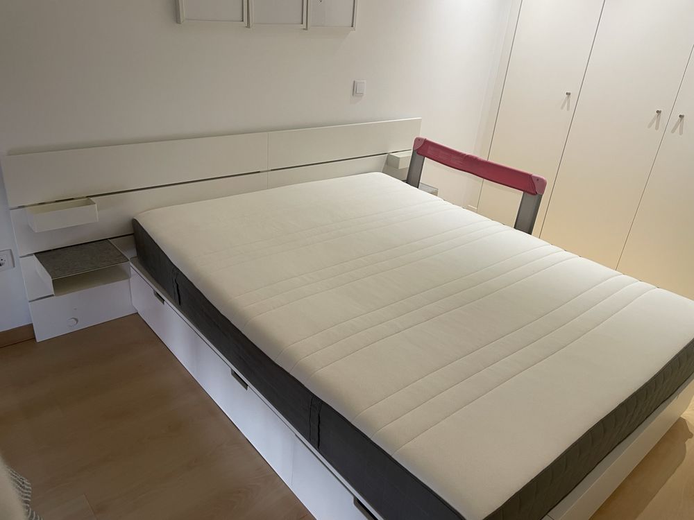 Cama e Cabeceira Ikea - impecavel