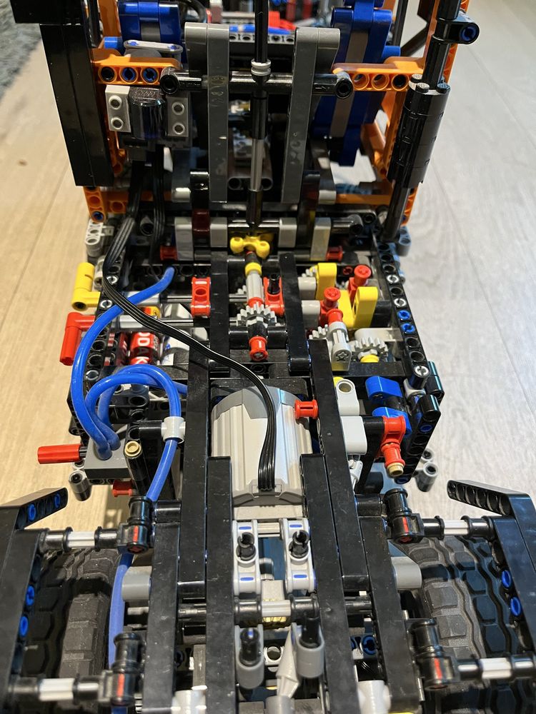 Unimog Lego Technic zestaw nr 8110 , napęd i zdalne sterowanie