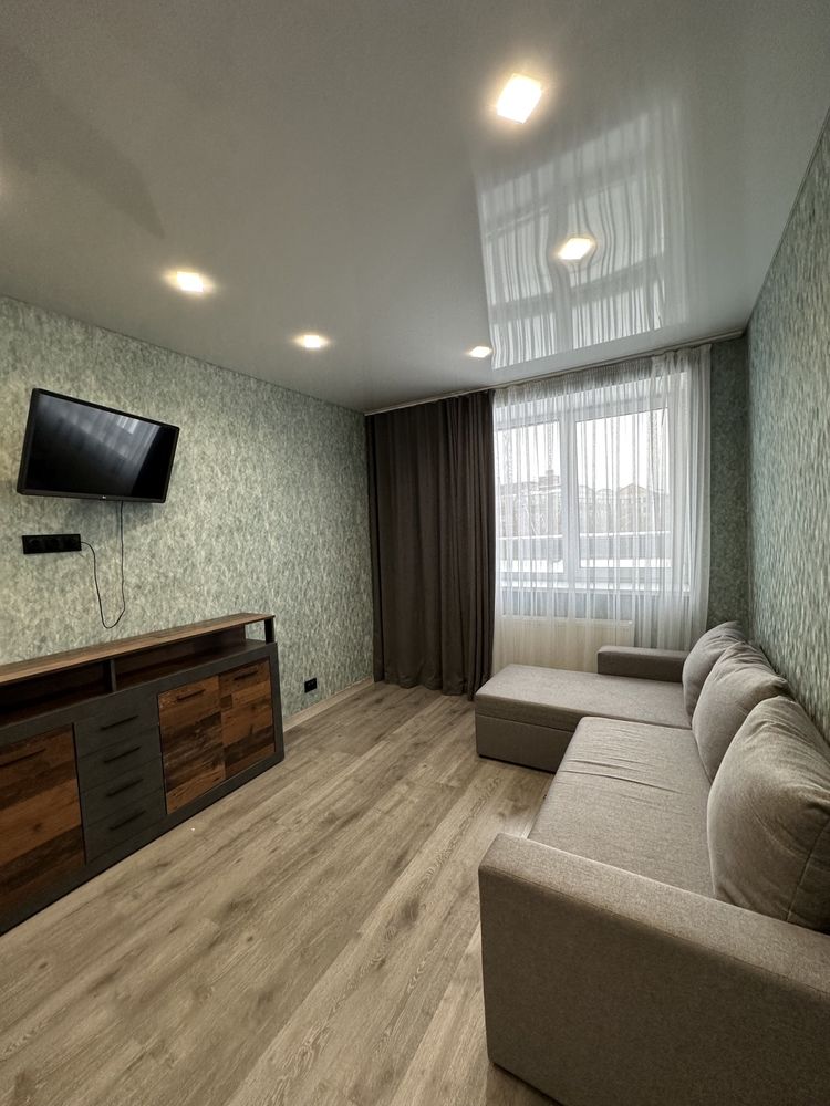 Продам 2 кімнатну квартиру з ремонтом меблями  Яровиця центр міста