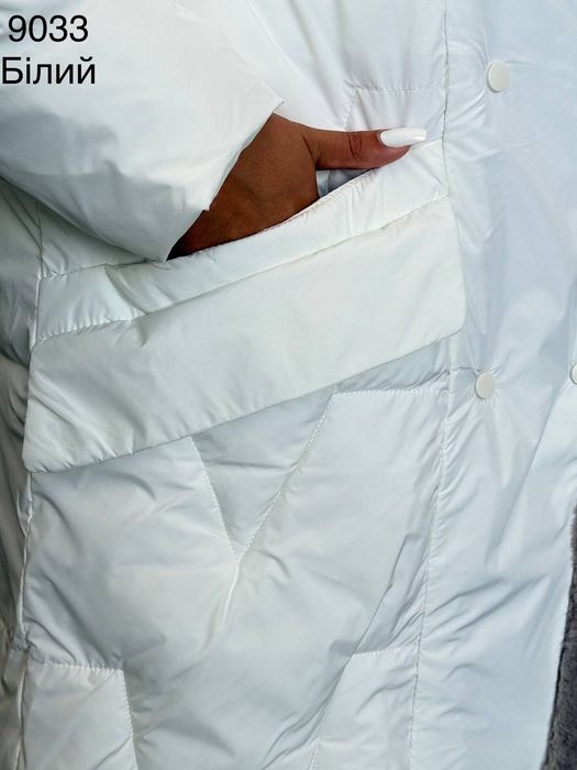 Жіноча куртка з хутряним комірцем