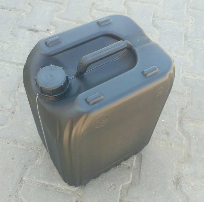Канистра пластиковая универсальная, 20 л б/у
