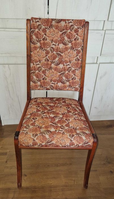 Комплект дерев'яних стільців