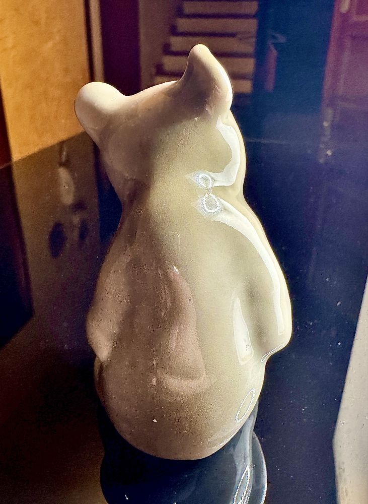 Figurka porcelanowa niedźwiedź – Łomonosow – lata 60. – sygnowana