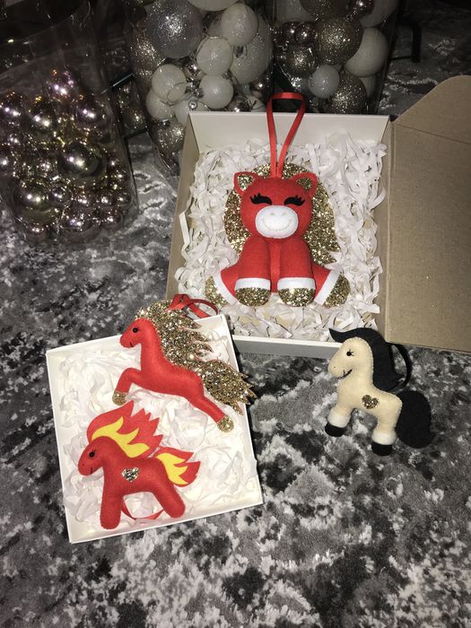 Новорічна іграшка на ялинку - подарунок. Кінь - символ року 2026