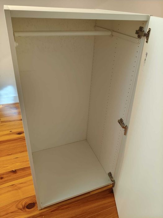 Modulos IKEA e Mesa de cabeceira