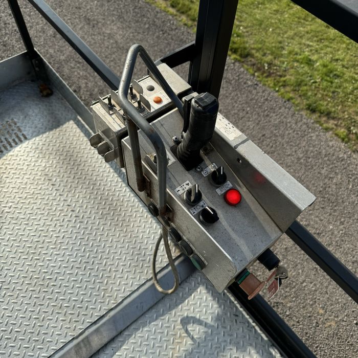 WYNAJEM - zwyżka nożycowa 10m Diesel 4x4 - minimum 3dni