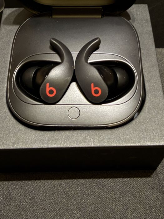 Beats Fit Pro czarne – mega bas, super trzymają się ucha