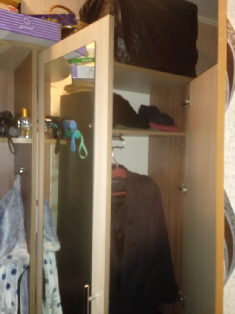 Продам шафу в прихожу для речей