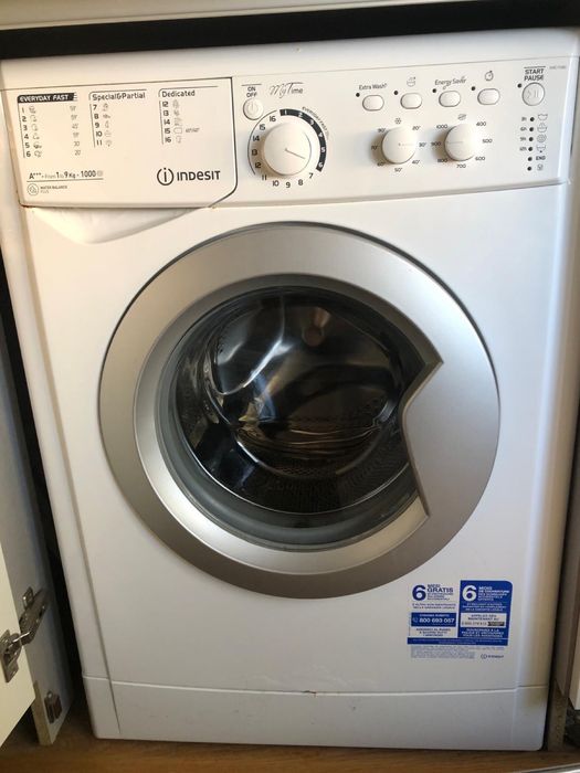 Máquina de Lavar Roupa INDESIT EWC 91083 BS (9 kg - 1000 rpm - Branco)