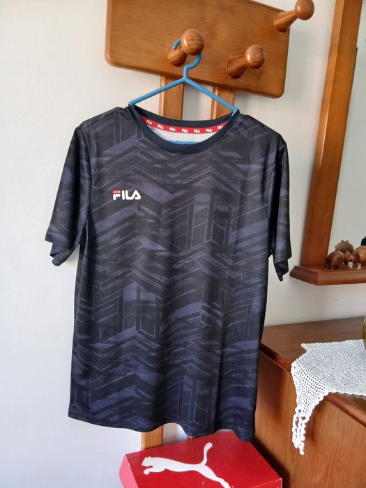 2 t-shirts Nike e Fila  12/13 anos