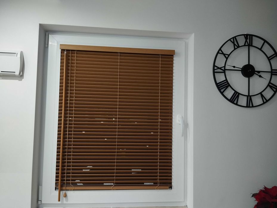 Żaluzje drewniane aluminiowe 50mm 25mm na wymiar plisy rolety montaż