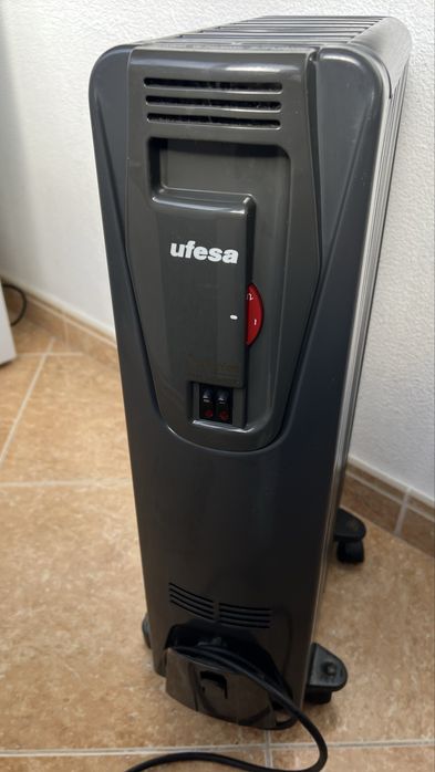 Aquecedor cinzento Ufesa
