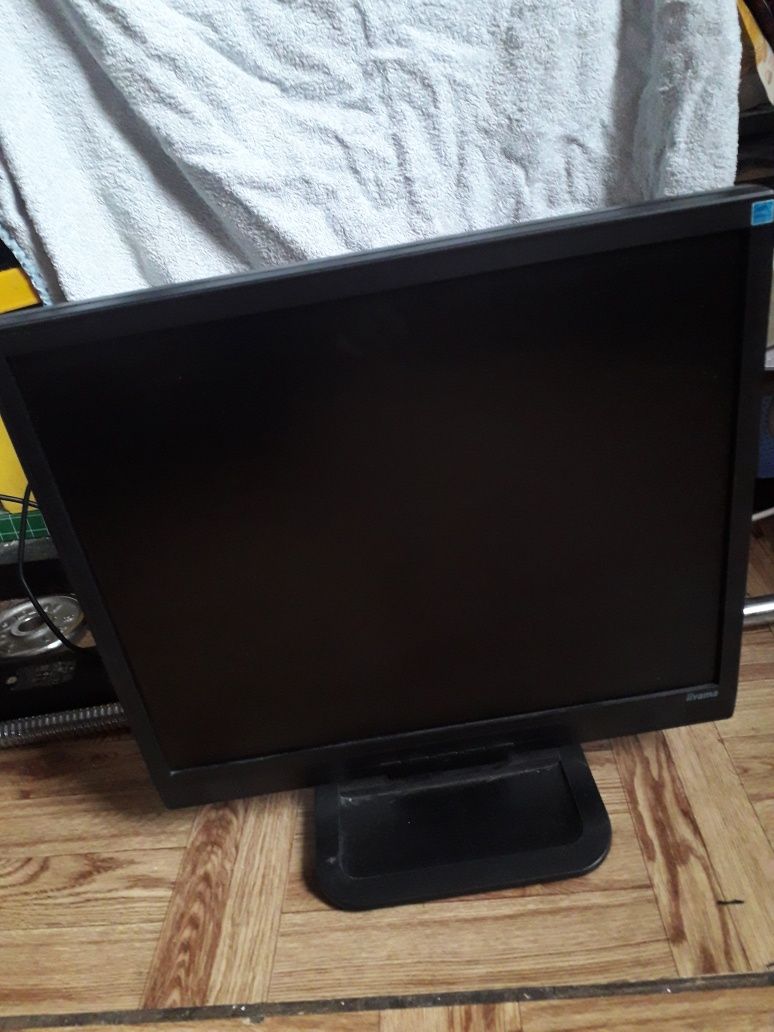 Monitor  iiyama prolite 19 cali