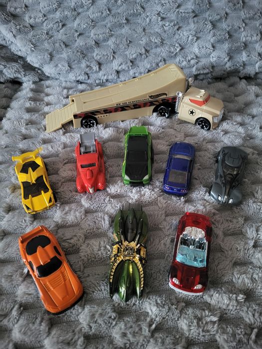 Zestaw samochodzikow