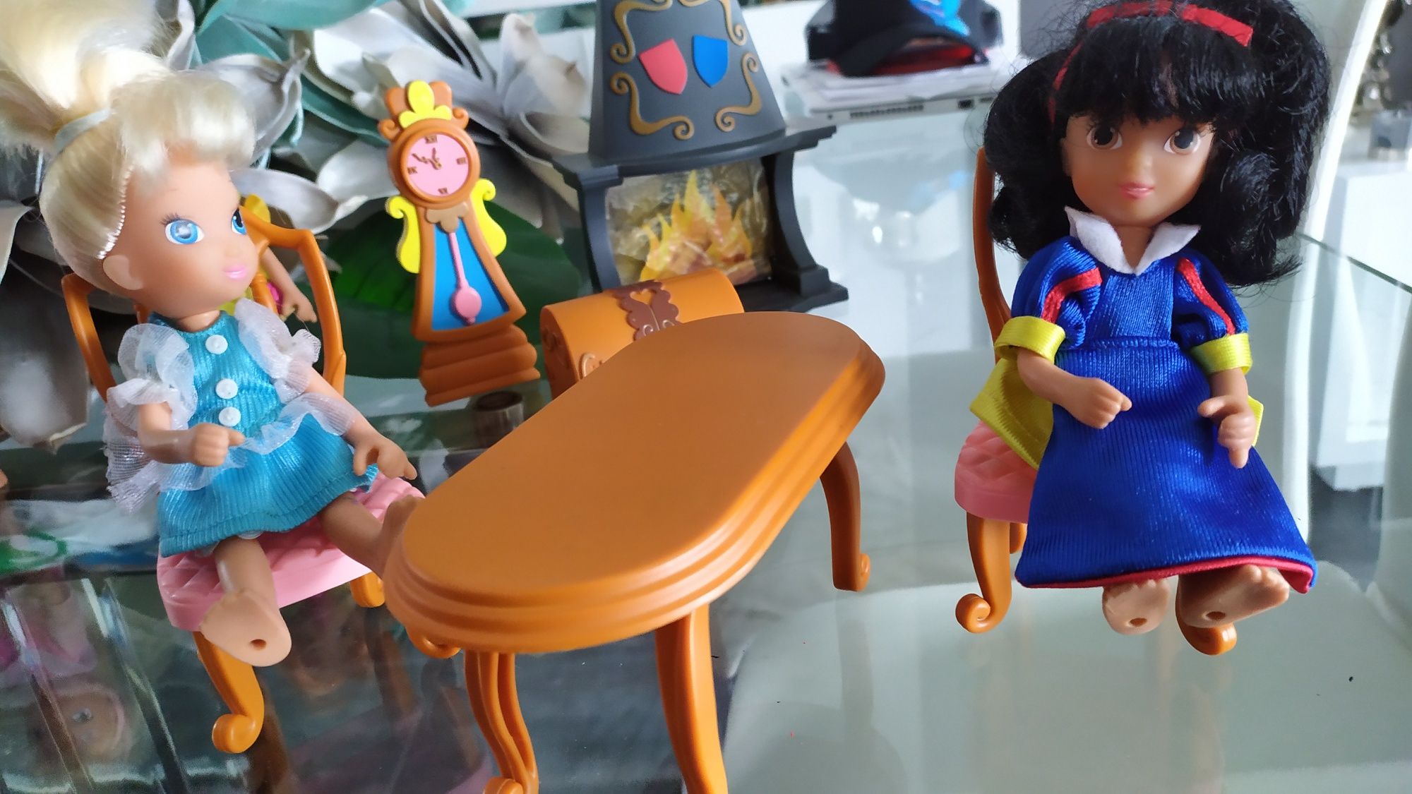 Conjunto RARO de 4 mini princesas Disney com mobílias