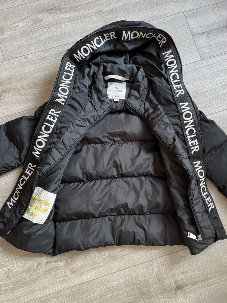 Пуховик Moncler