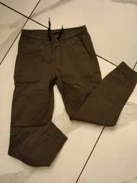 Spodnie joggery khaki Cropp 34