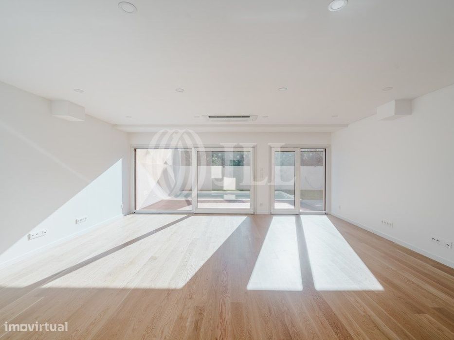 Moradia T4 com jardim e piscina, em Sassoeiros, Cascais