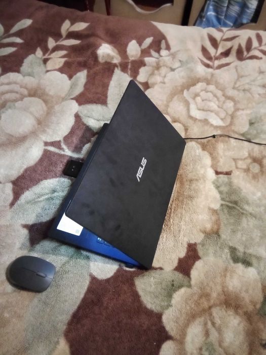 Ноутбук Asus E510