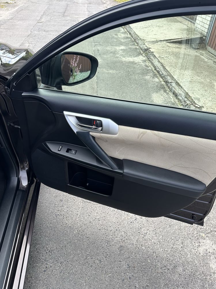 Lexus CT200H 2012 рік 1.8 гібрид