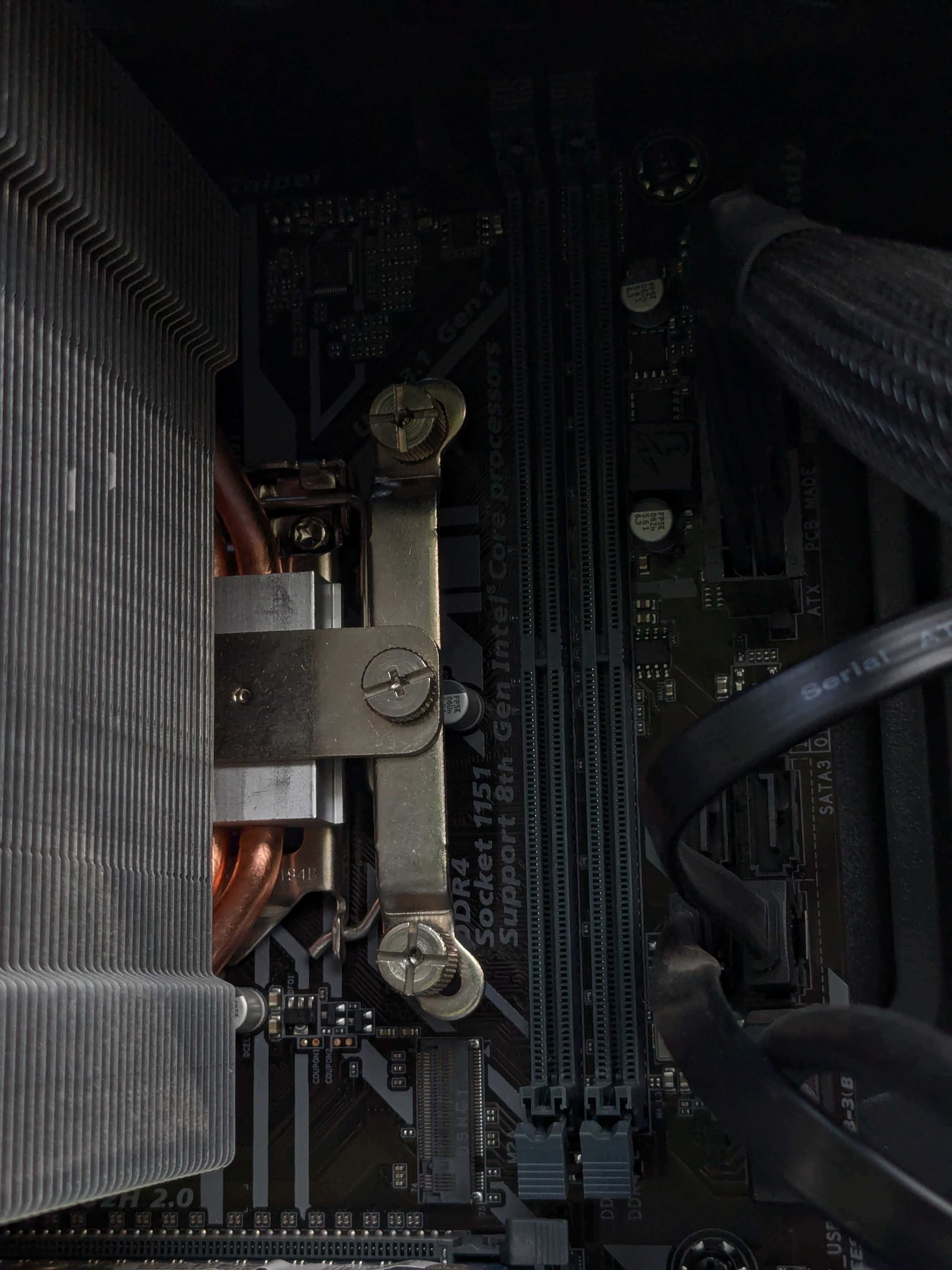 Komputer stacjonarny i3-8100, Gigabyte Radeon HD7850