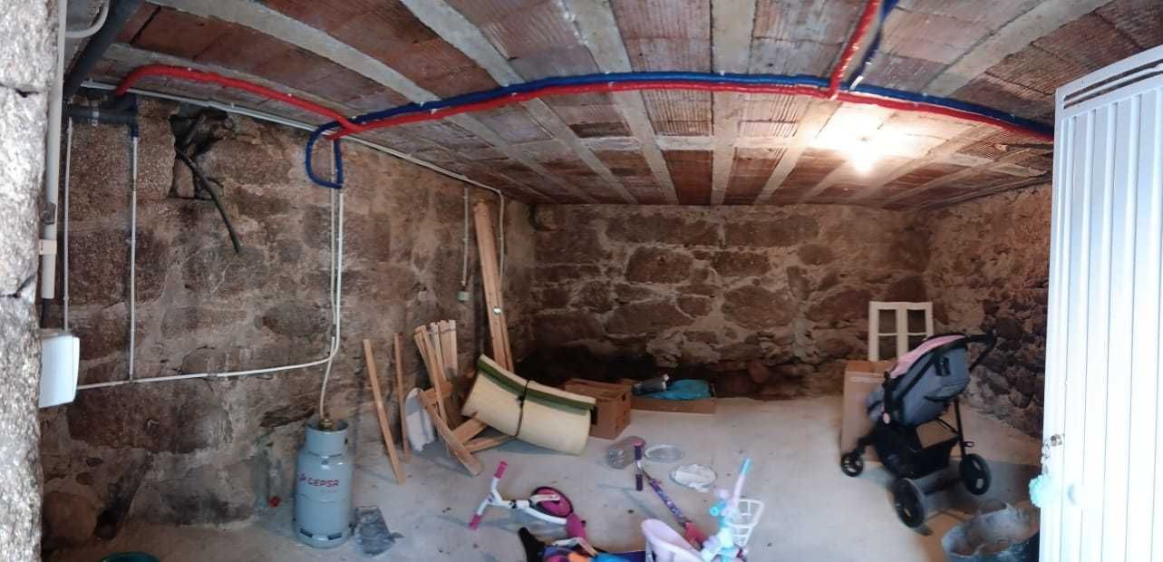 Casa com 3 quartos e 1 casa de banho - Valor da renda NEGOCIÁVEL