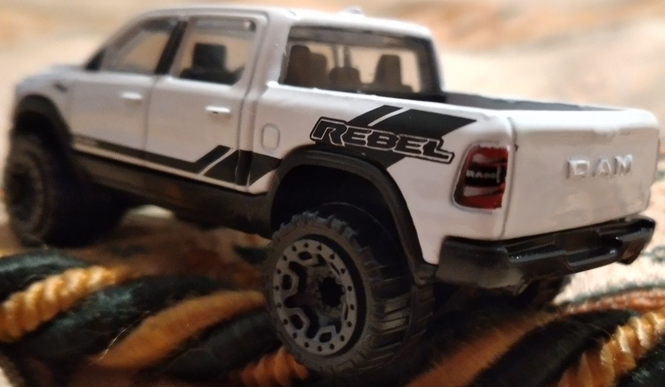 Vendo Miniatura Hot Wheels Jipe Ram Rebel!!! Versão que saiu em 2020!!