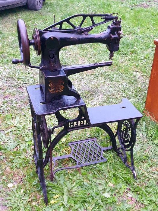 Szewska , LACIARKA maszyna SINGER 29K51 , stan BDB  , sprawna  ,