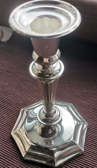 Підсвічник металевий.