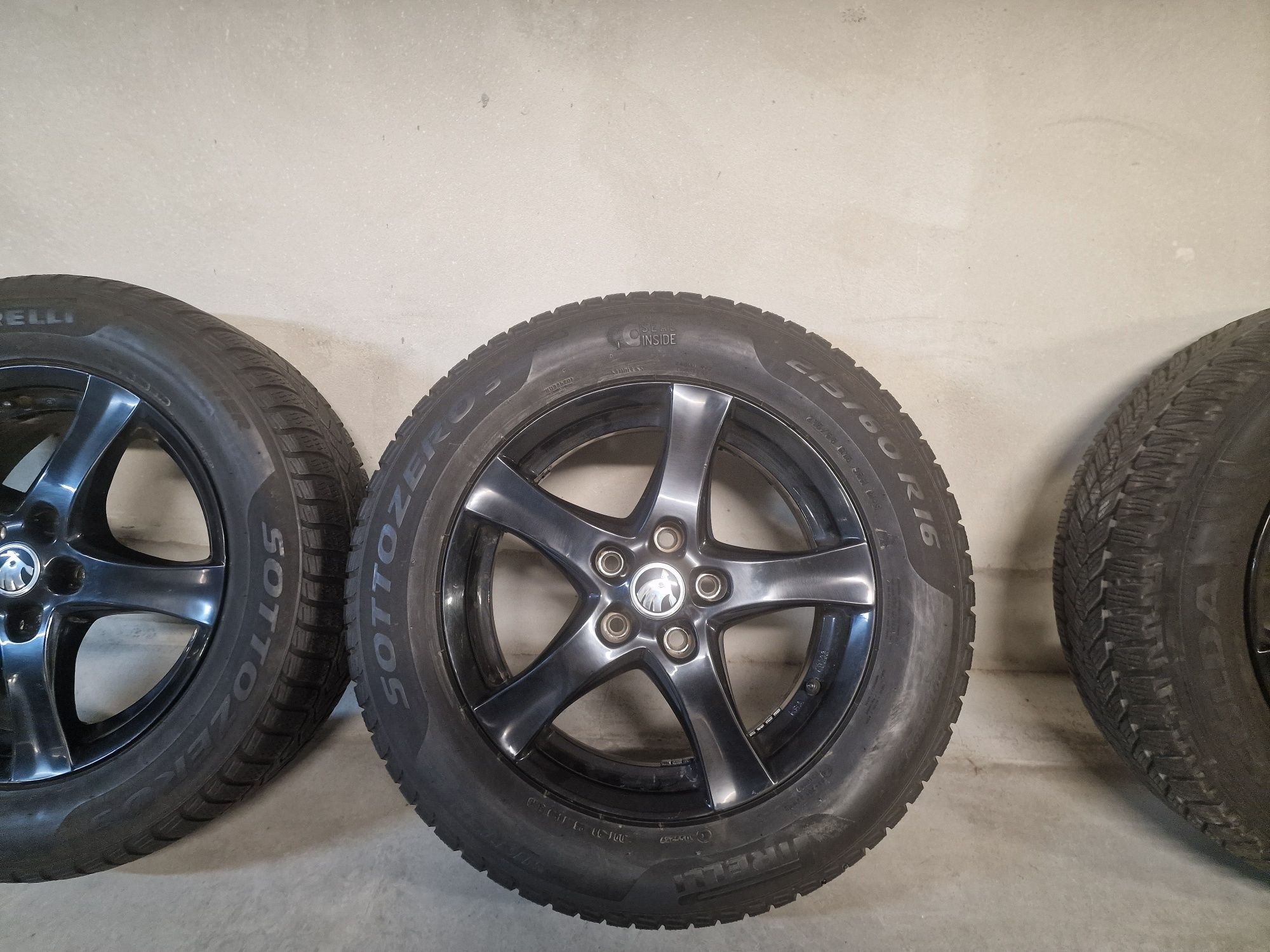 Felgi Borbet Skoda 5x112 6,5Jx16H2 ET41 z oponami zimowymi 215/60 R16