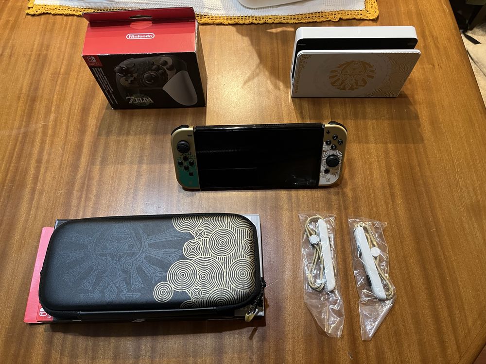 Nintendo Switch OLED Zelda TotK edition + acessórios