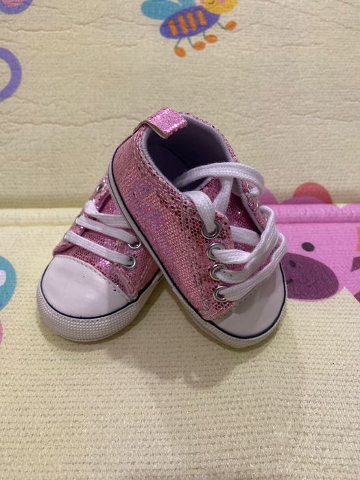 Sapatos bebé novos