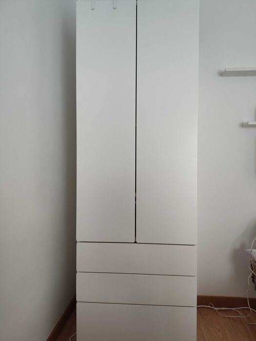 Vendo Roupeiro Branco e banco para arrumação