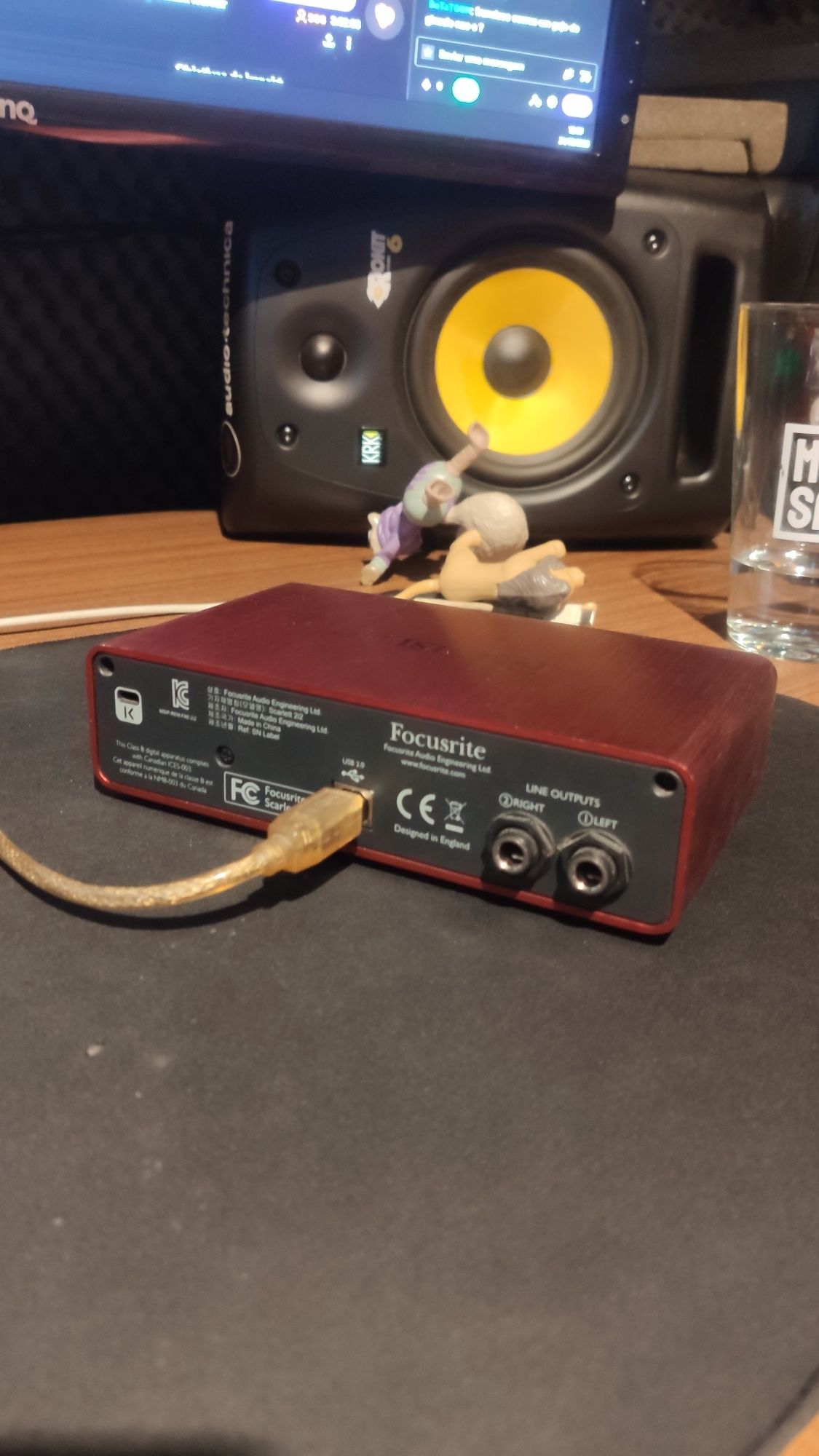 Placa de som Interface Focusrite Scarlett 2i2