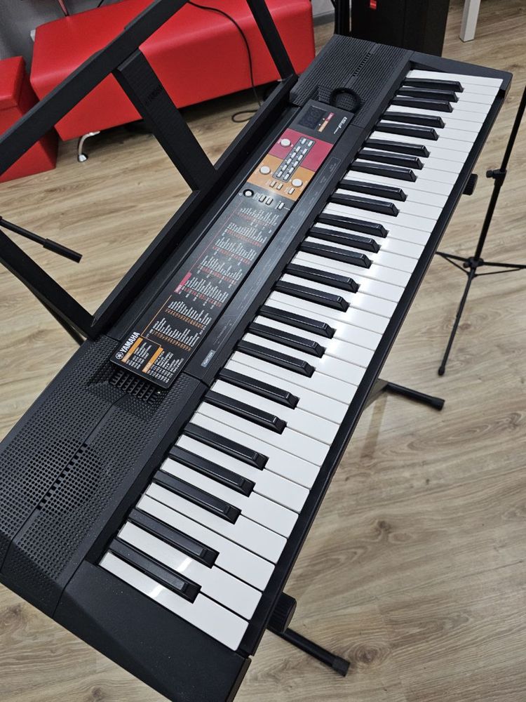 Синтезатор продаю YAMAHA PSR-F51