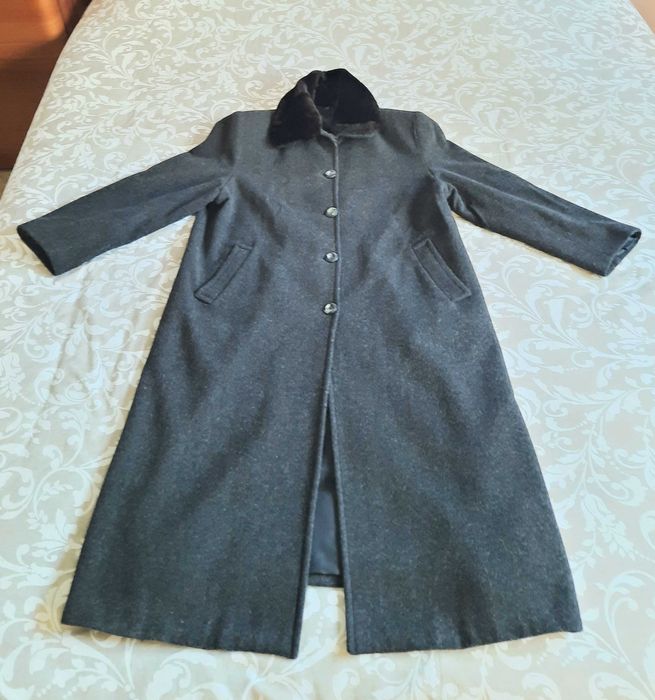 Sobretudo com gola de pelo, de Senhora Lã e Caxemira