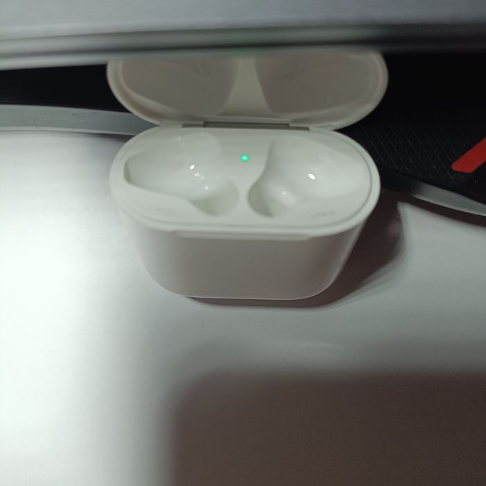 Кейс для наушников airpods 2 оригинал.