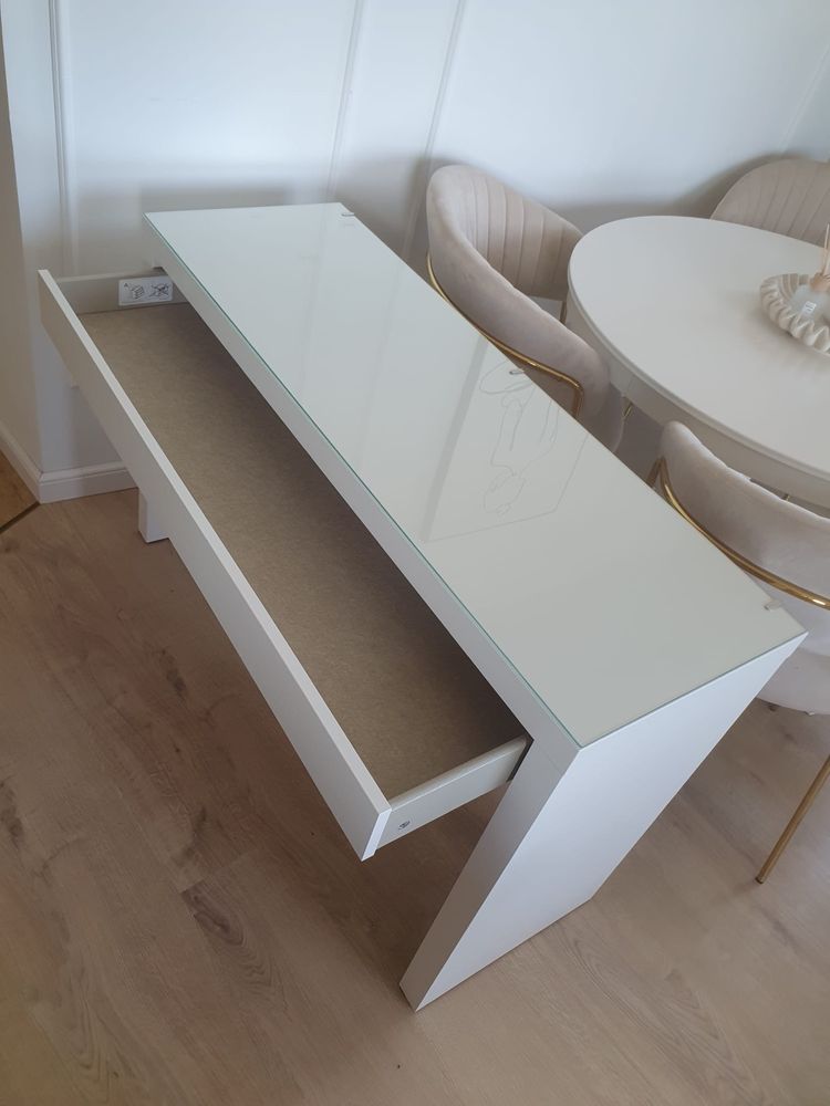 Toaletka Malm konsola Ikea biała szkło