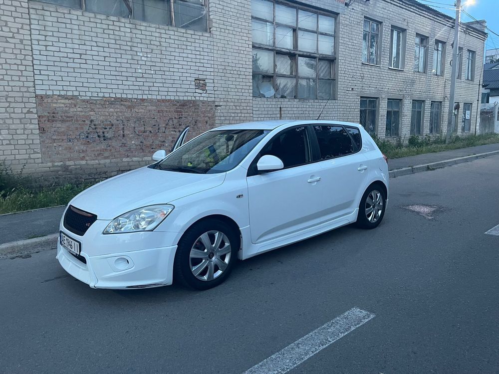 KIA SEED хечбек.